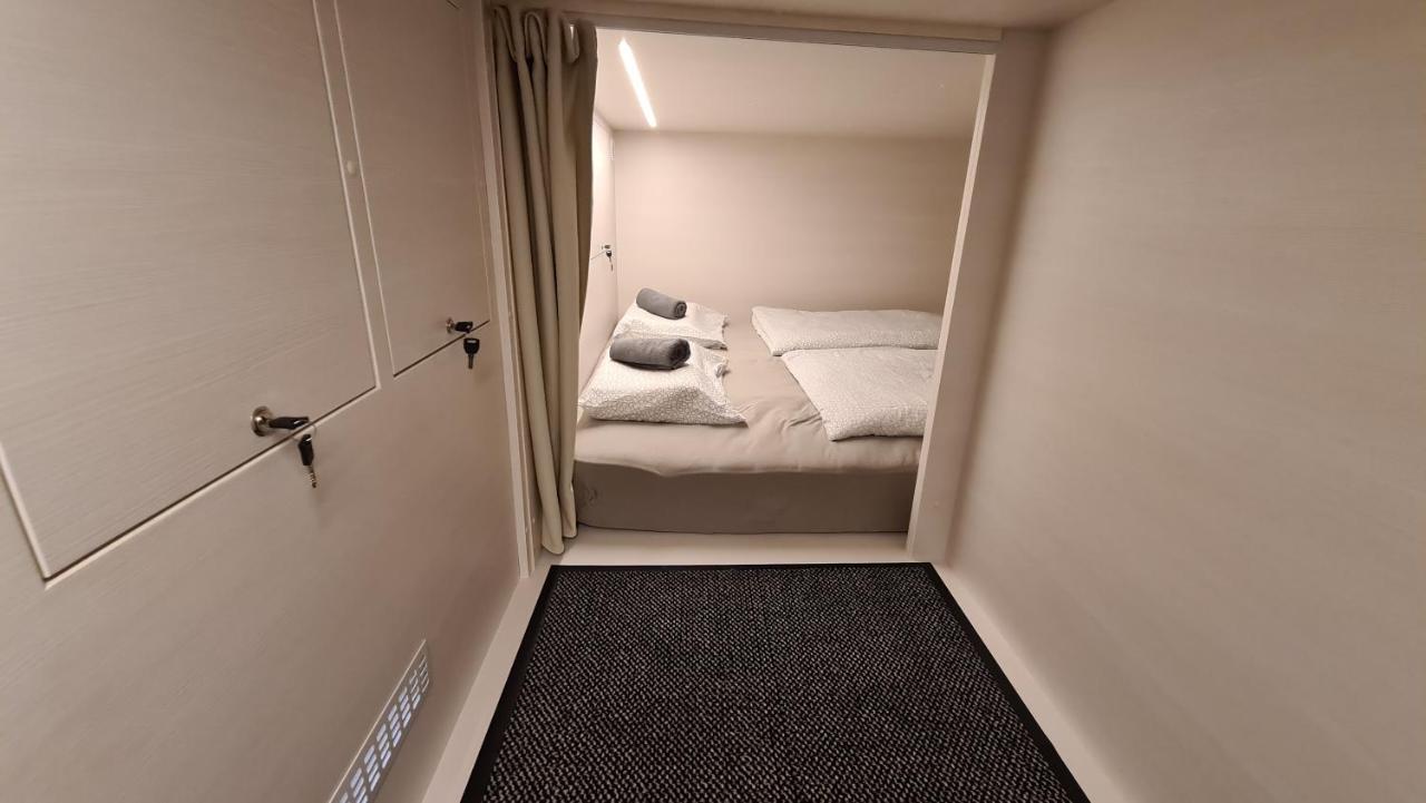 Cabin Hostel リュブリャナ エクステリア 写真