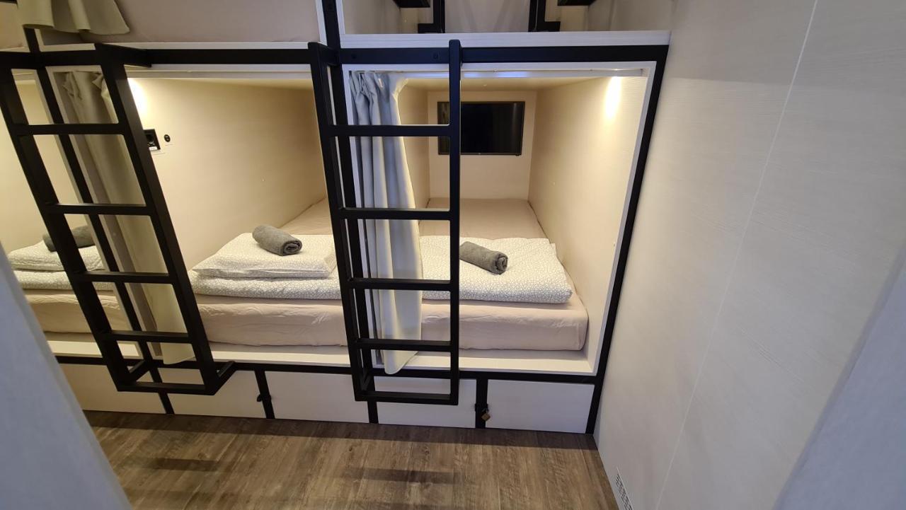 Cabin Hostel リュブリャナ エクステリア 写真