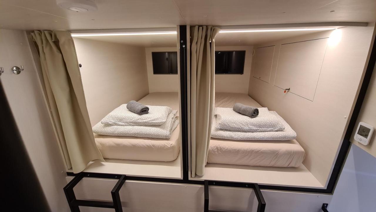 Cabin Hostel リュブリャナ エクステリア 写真