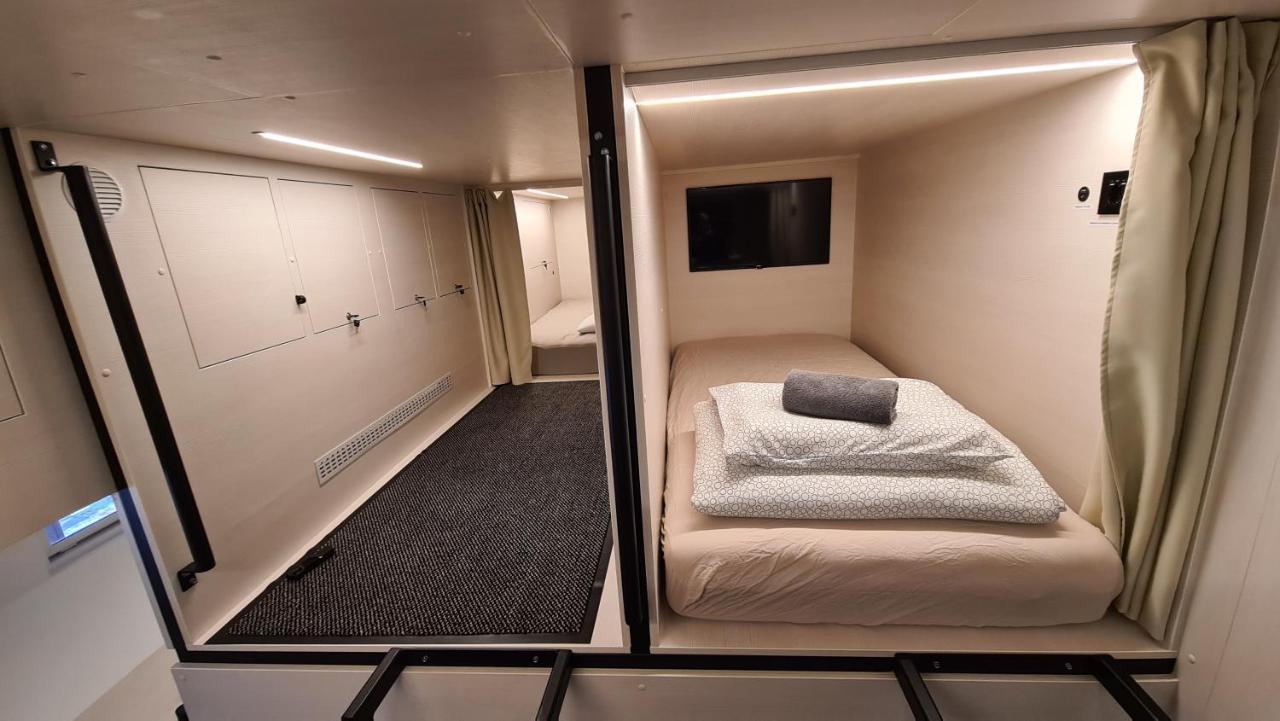 Cabin Hostel リュブリャナ エクステリア 写真