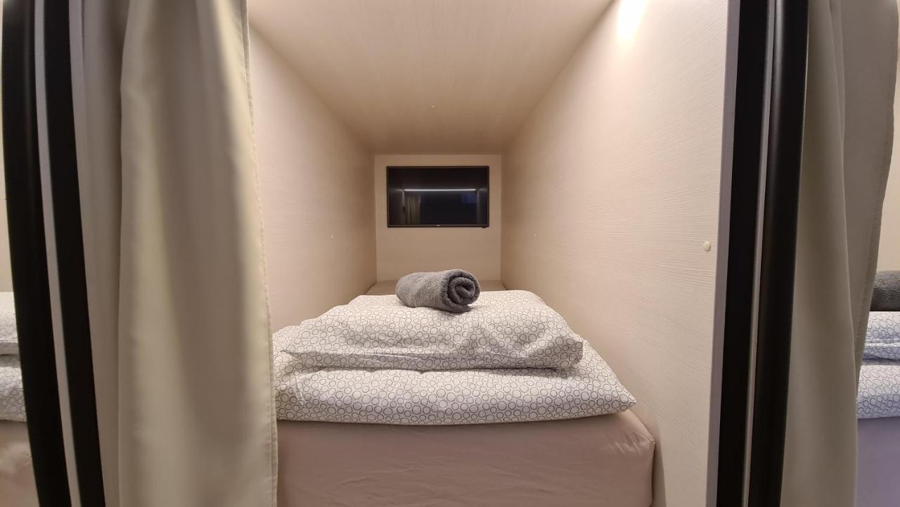 Cabin Hostel リュブリャナ エクステリア 写真