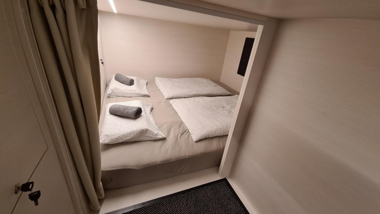 Cabin Hostel リュブリャナ エクステリア 写真